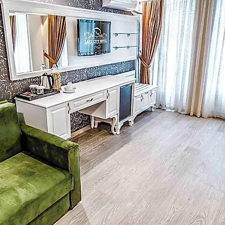 Hotel Lazz 3*