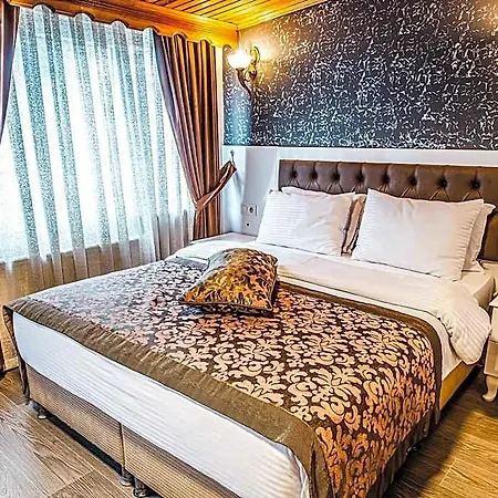 Lazz Hotel